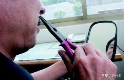 ​男人“拔胡子”的习惯，是好是坏？听完医生的回答，我不敢拔了