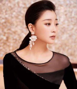 ​为何著名女星殷桃的嘴一直是破的？原因和我们想的似乎不一样