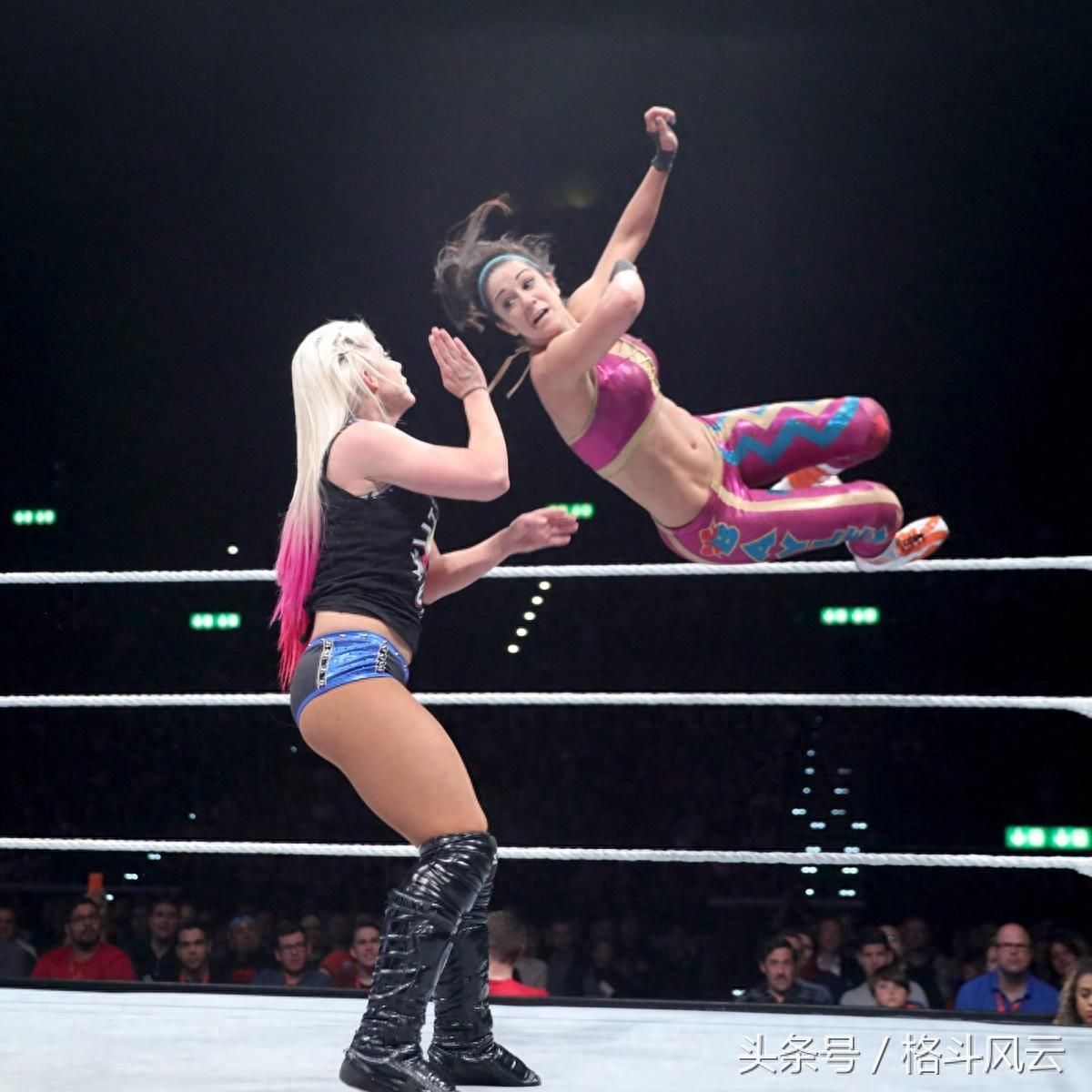 WWE小魔女再战女版塞纳,美女空翻,打击,锁技齐上阵