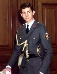 ​年轻时英俊风流，现在专心家庭，娶了平民的西班牙国王费利佩