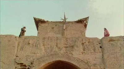 ​“有一天，他会身披金甲圣衣，脚踏七彩祥云，来 娶 我！”