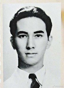 ​年轻时的赌王“ 何鸿燊”居然那么帅，难怪取了四个老婆！