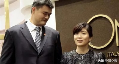 ​姚明与妻子叶莉近况：41岁叶莉风韵犹存，12岁女儿身高到姚明胸口