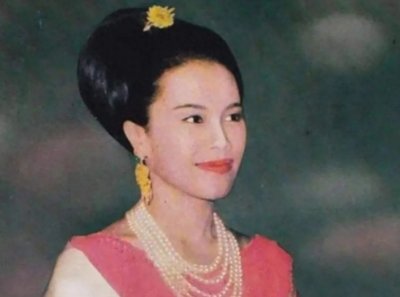 ​诗丽吉王后：出轨保镖，背叛深爱她的国王，被丈夫送去“刮宫”