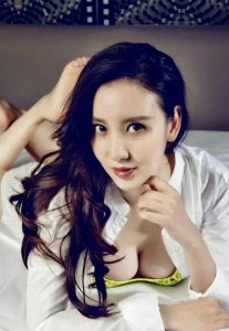 ​张萌男人装写真大片，别只关注身材，她们的对话也太有意思了吧