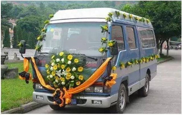 花圈做法大全图解丧礼（丧礼灵车花艺制作方法）(11)