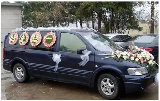 花圈做法大全图解丧礼（丧礼灵车花艺制作方法）(9)