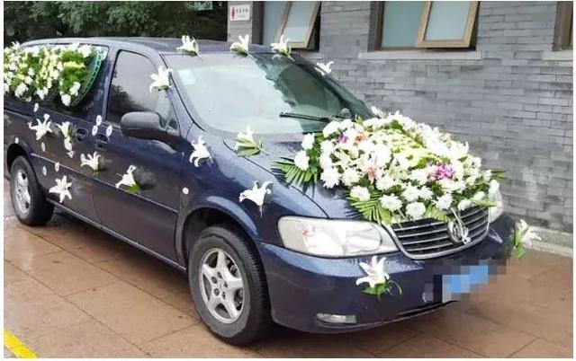 花圈做法大全图解丧礼（丧礼灵车花艺制作方法）(5)