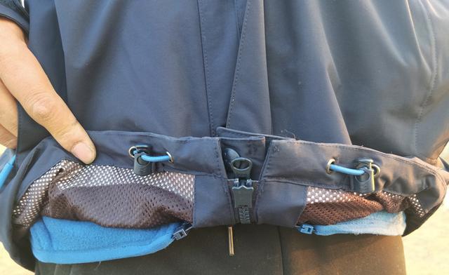 怎么鉴别狼爪冲锋衣真假（买过千的冲锋衣值吗）(12)