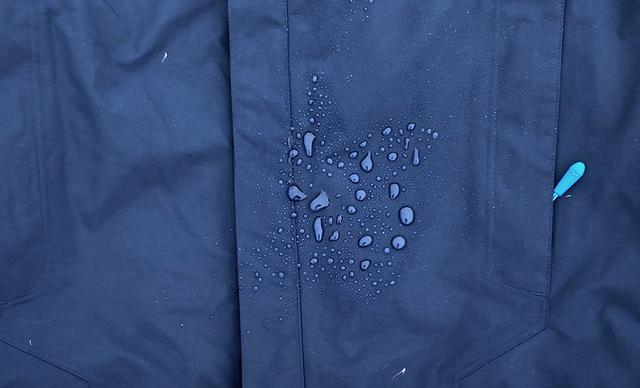 怎么鉴别狼爪冲锋衣真假（买过千的冲锋衣值吗）(24)