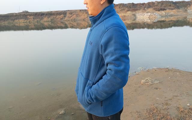 怎么鉴别狼爪冲锋衣真假（买过千的冲锋衣值吗）(25)