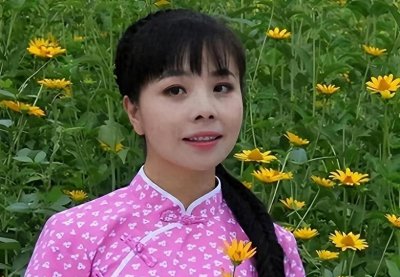 ​草根歌手王二妮身份被揭穿？瞒了观众十几年，原来一直都在伪装