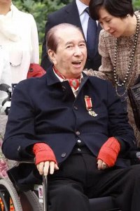 ​随着何鸿燊去世，赌王家族大秘密曝光，30年神秘儿子终于浮出水面