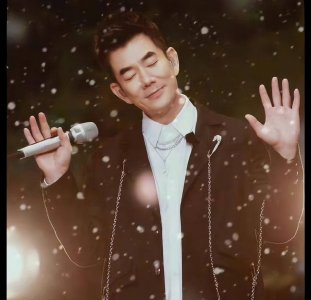 ​被“展昭”何家劲怒骂两面人的周柏豪，究竟是不是“港独”？