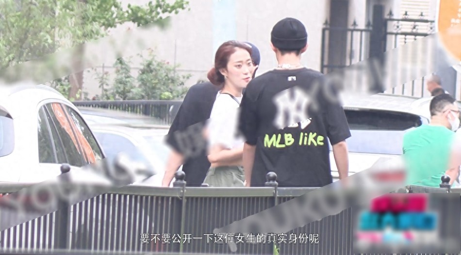 网曝王鹤棣女友正面照，两人疑似大学同学曾有多张亲密合照