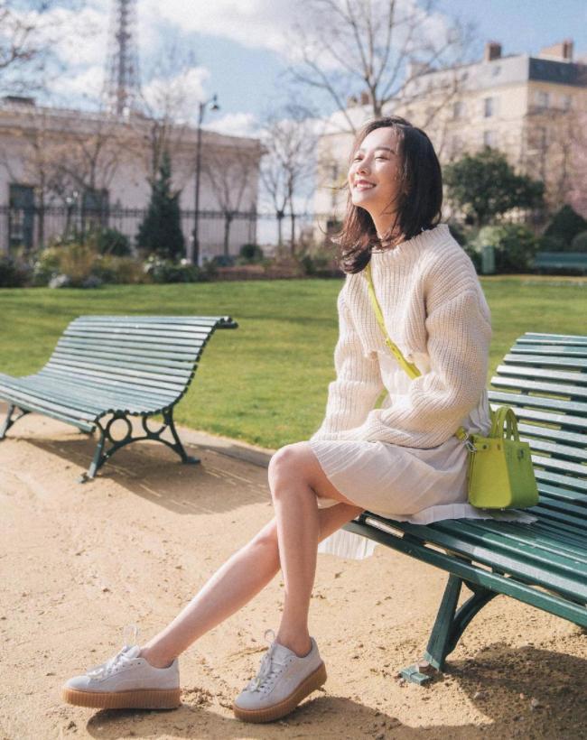 王珞丹穿深v礼服前胸后背傻傻分不清楚，网友：我都替你尴尬了！