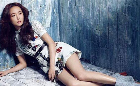 王珞丹穿深v礼服前胸后背傻傻分不清楚，网友：我都替你尴尬了！