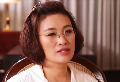 ​“温州女富商”胡洁有多狠？前夫刚被送入狱，后脚就嫁情人周立波